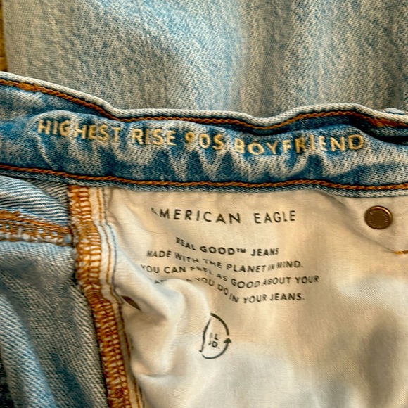 American Eagle Distressed Highest Rise Boyfriend Jean Size 2 - Picture 5 of 6